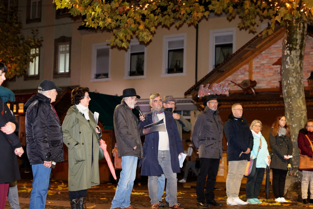 Teilnehmer der Gedenkveranstaltung